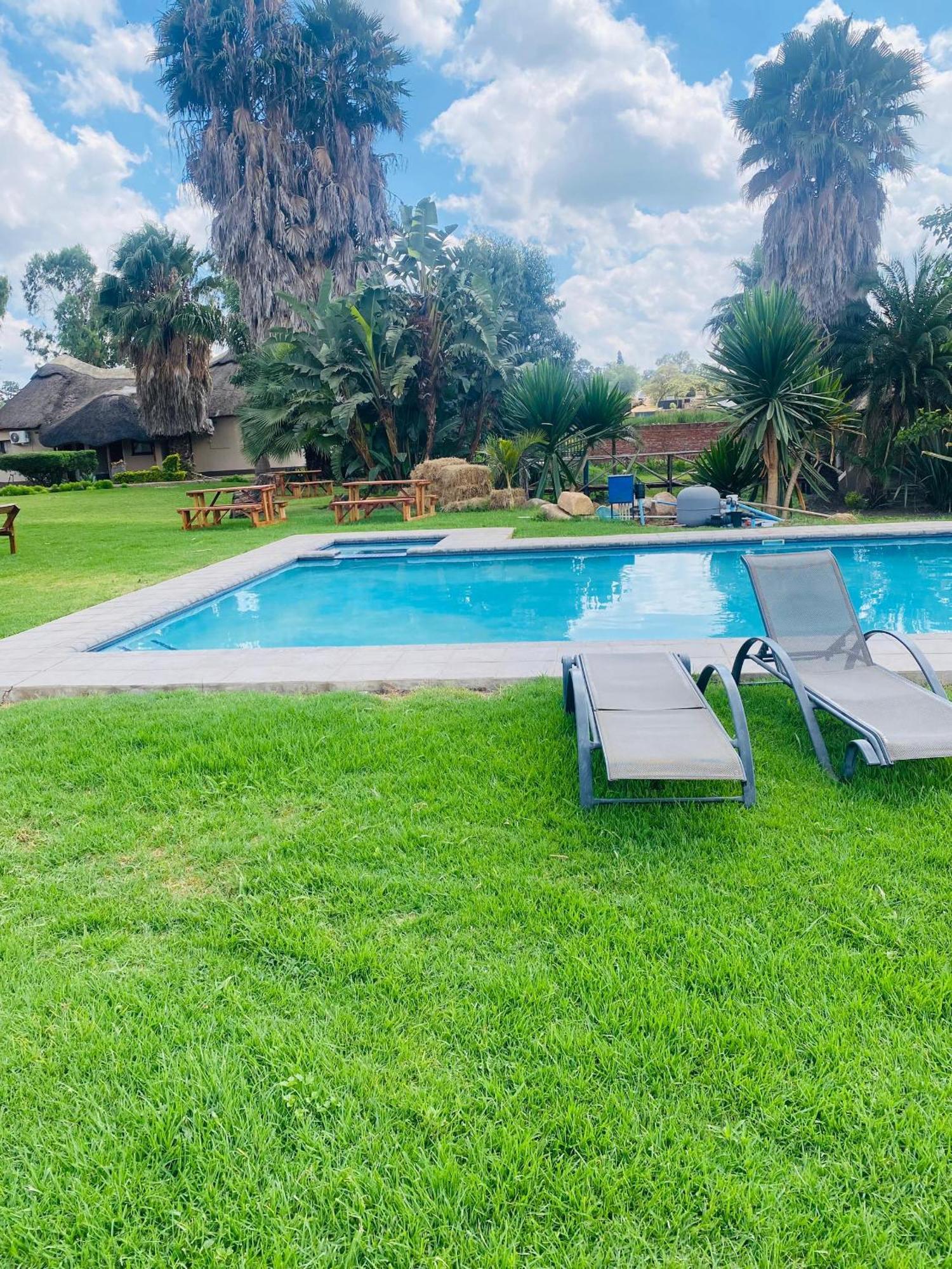Riverstone Guest Lodge Harare Buitenkant foto