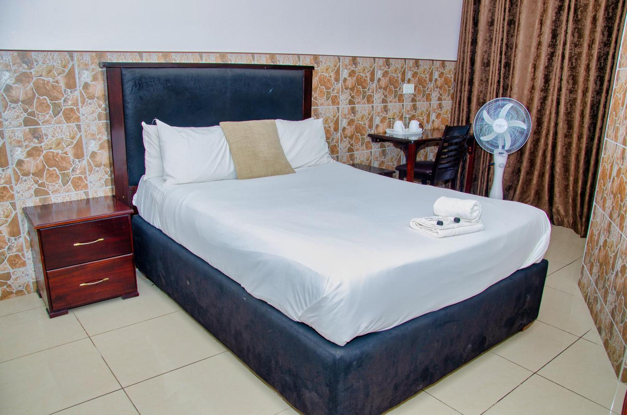 Riverstone Guest Lodge Harare Buitenkant foto