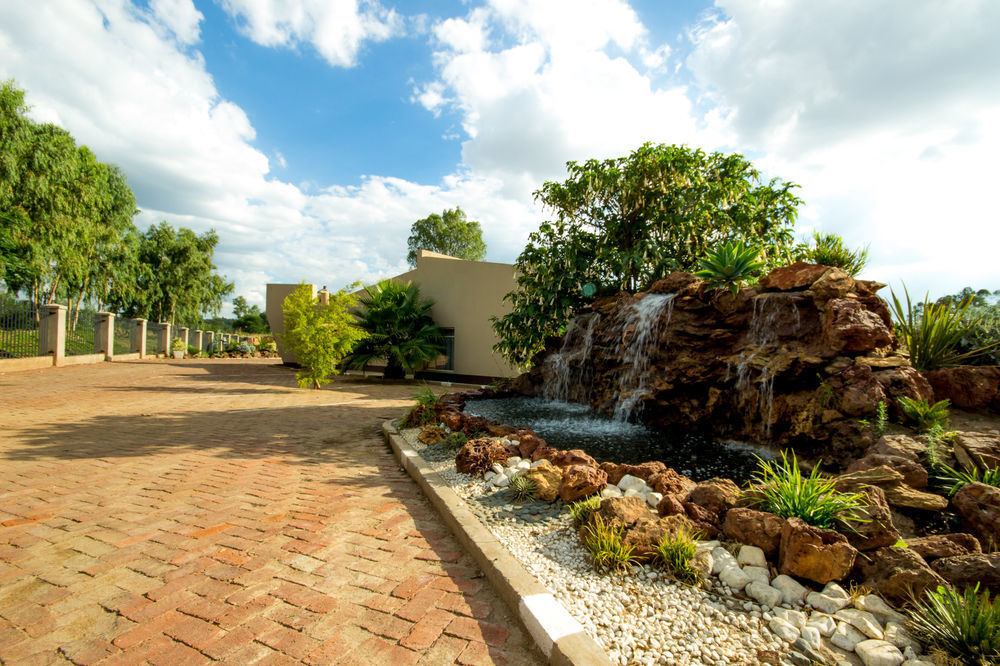 Riverstone Guest Lodge Harare Buitenkant foto