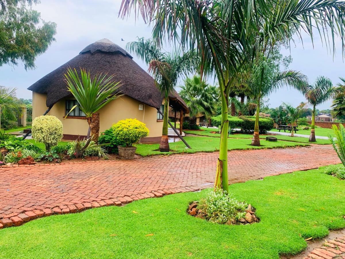 Riverstone Guest Lodge Harare Buitenkant foto
